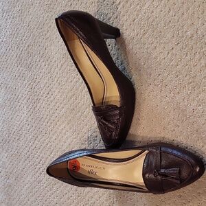 Anne Klein iflex brown tassle heels